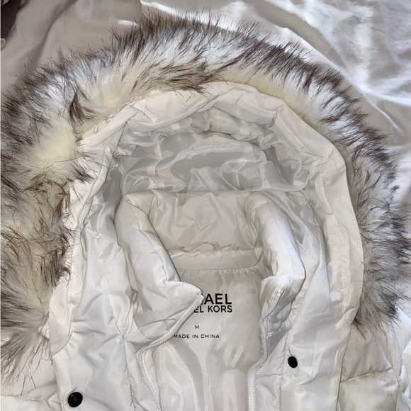 Michael Kors Belted White Puffer Jacket - Picture 3 of 4